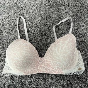 Jessica Simpson 34B Bra